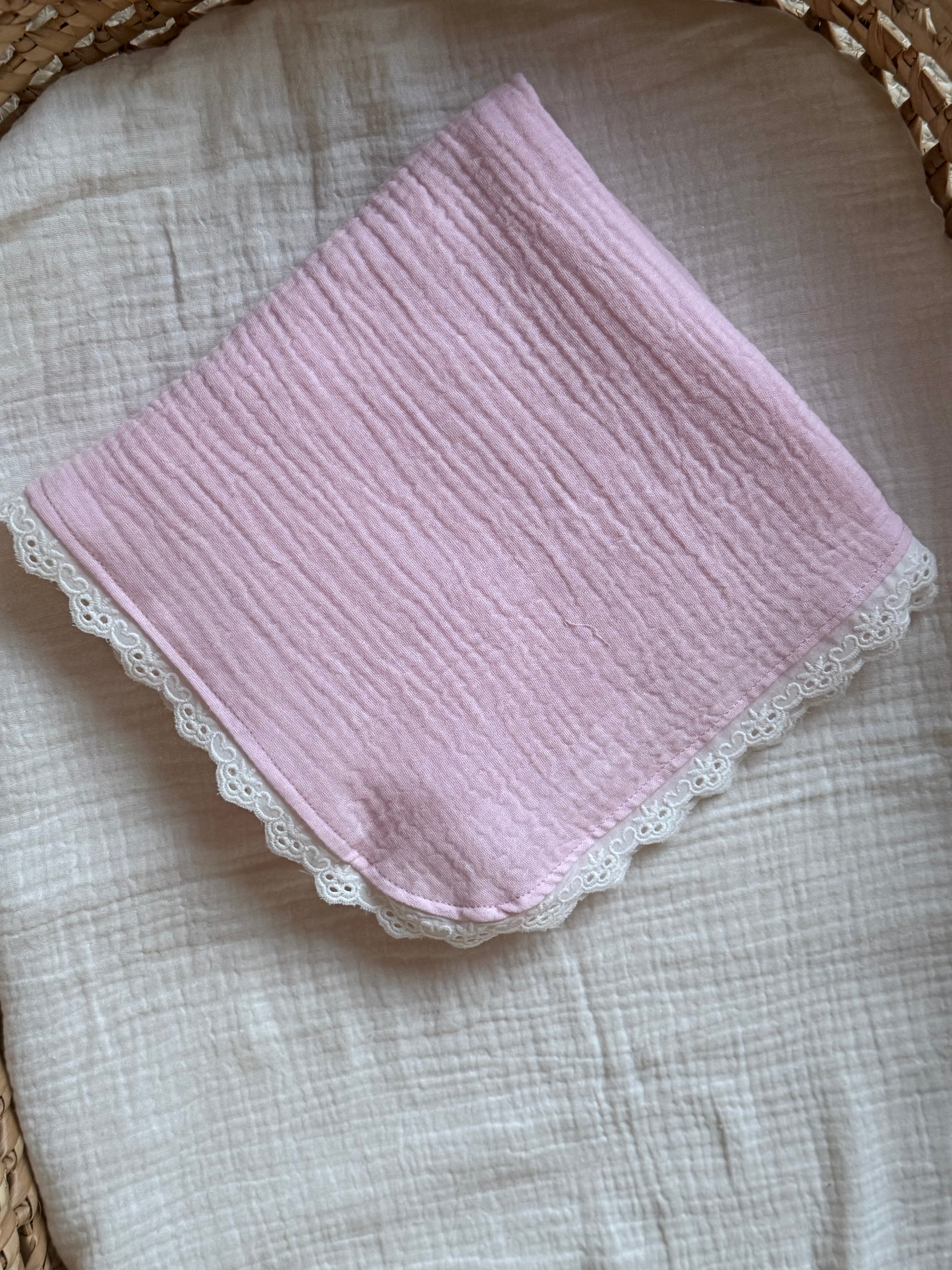Mousseline doek broderie - Baby roze - For Your Little Cutie
