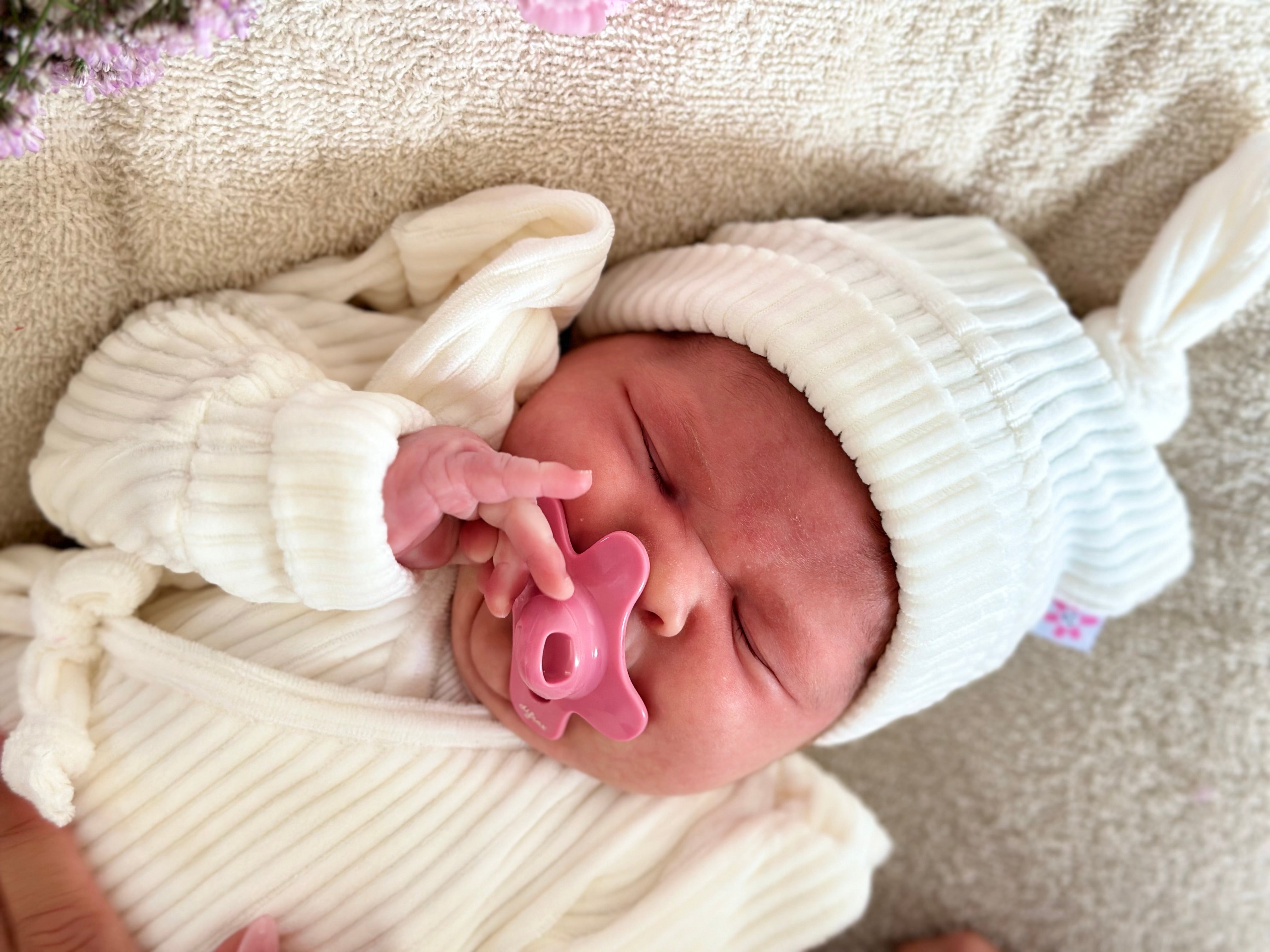 Mutsje - fluweel rib ecru - For Your Little Cutie