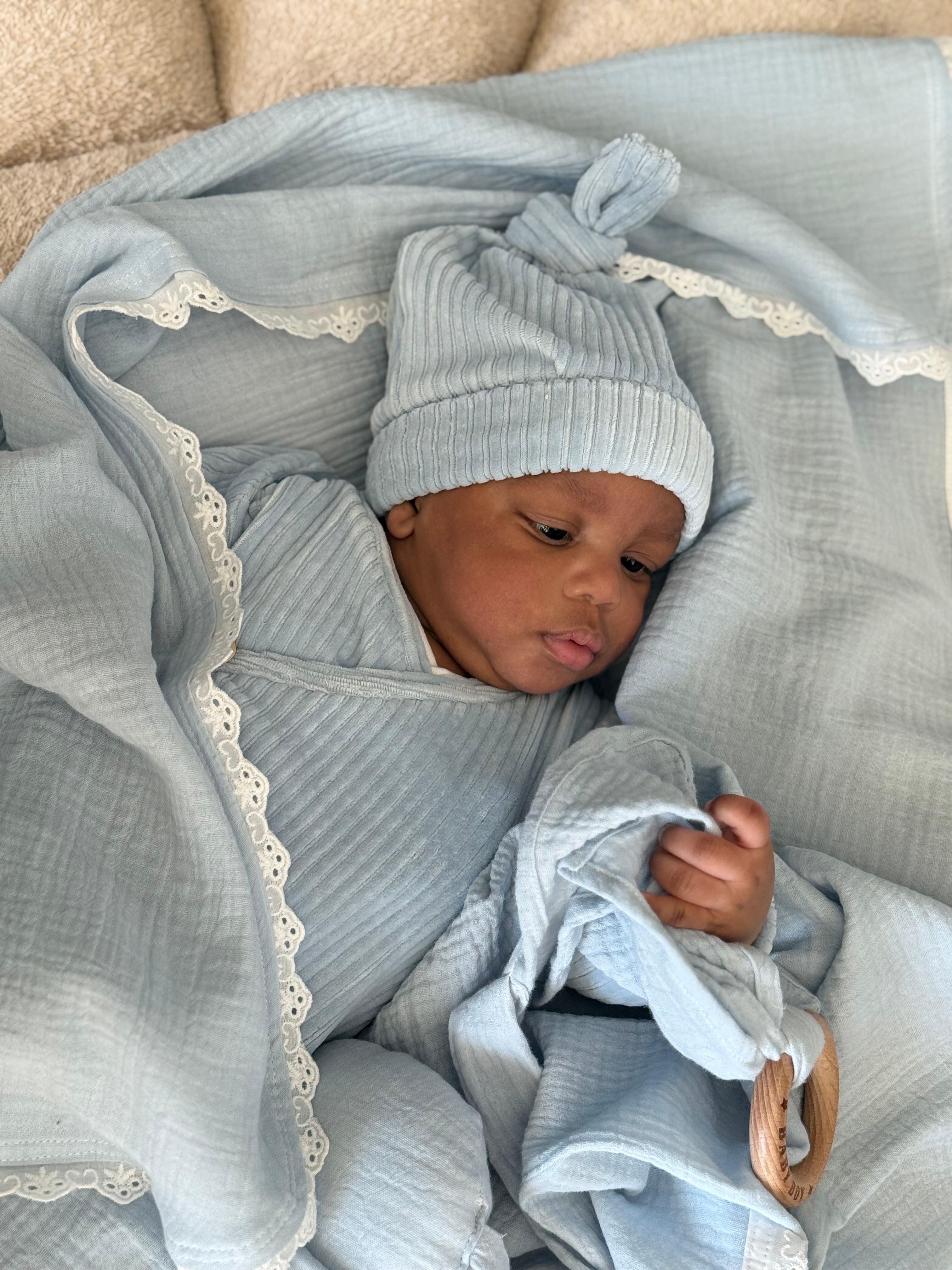 Mousseline Doek Broderie - Baby blauw - For Your Little Cutie