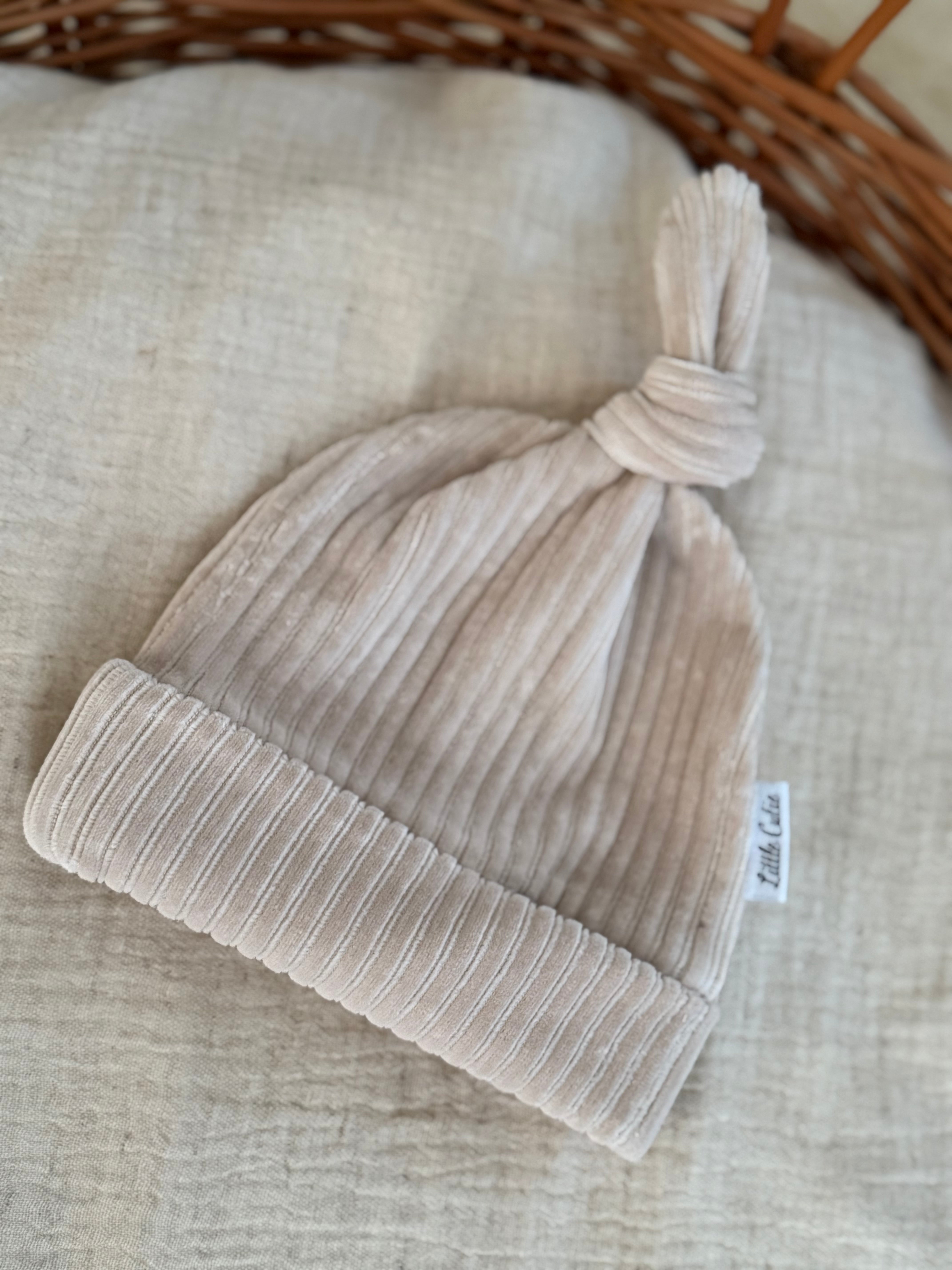 Mutsje - fluweel rib creme - For Your Little Cutie