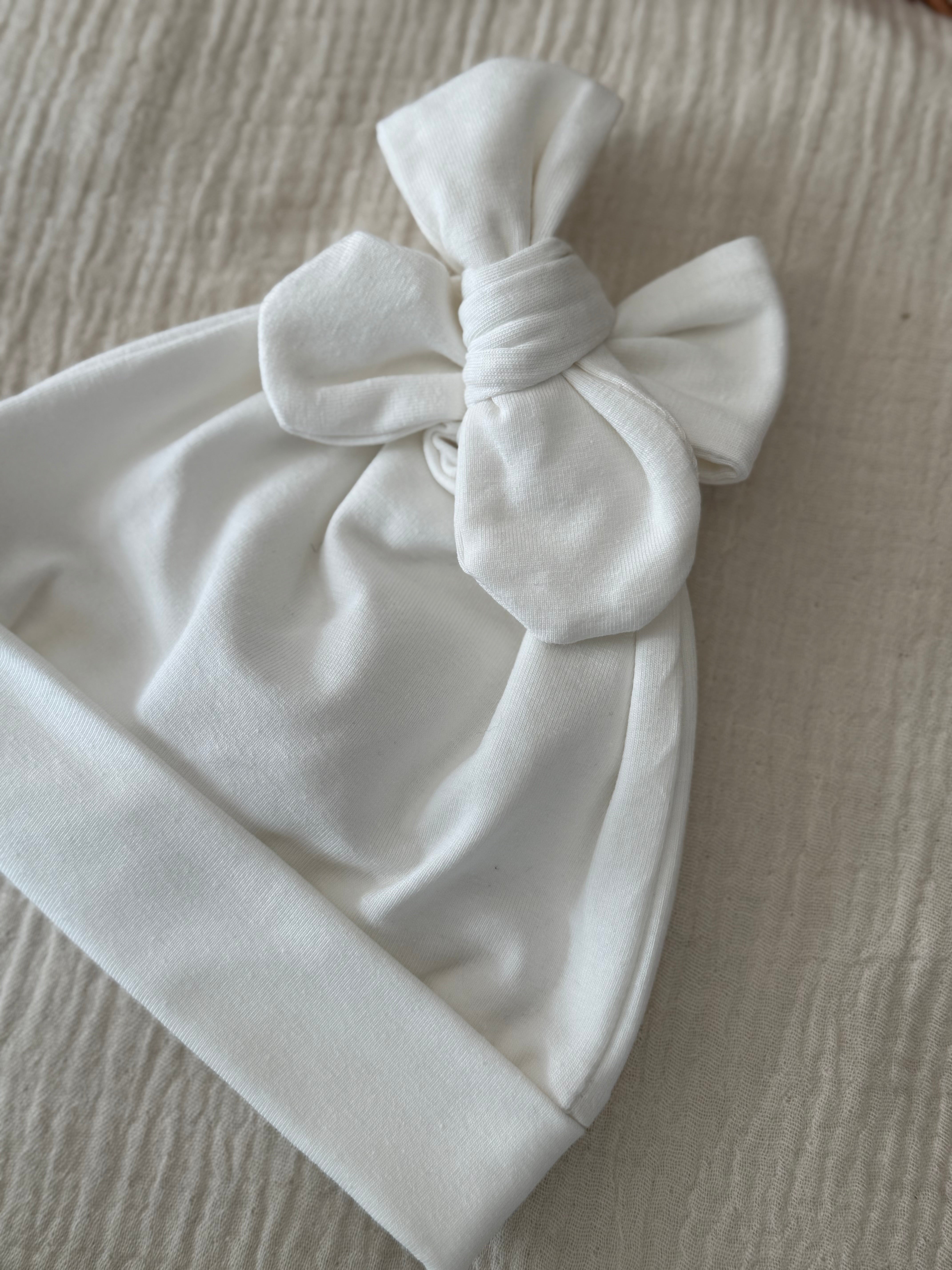 Dahlia Mutsje met Strik - Ecru - For Your Little Cutie