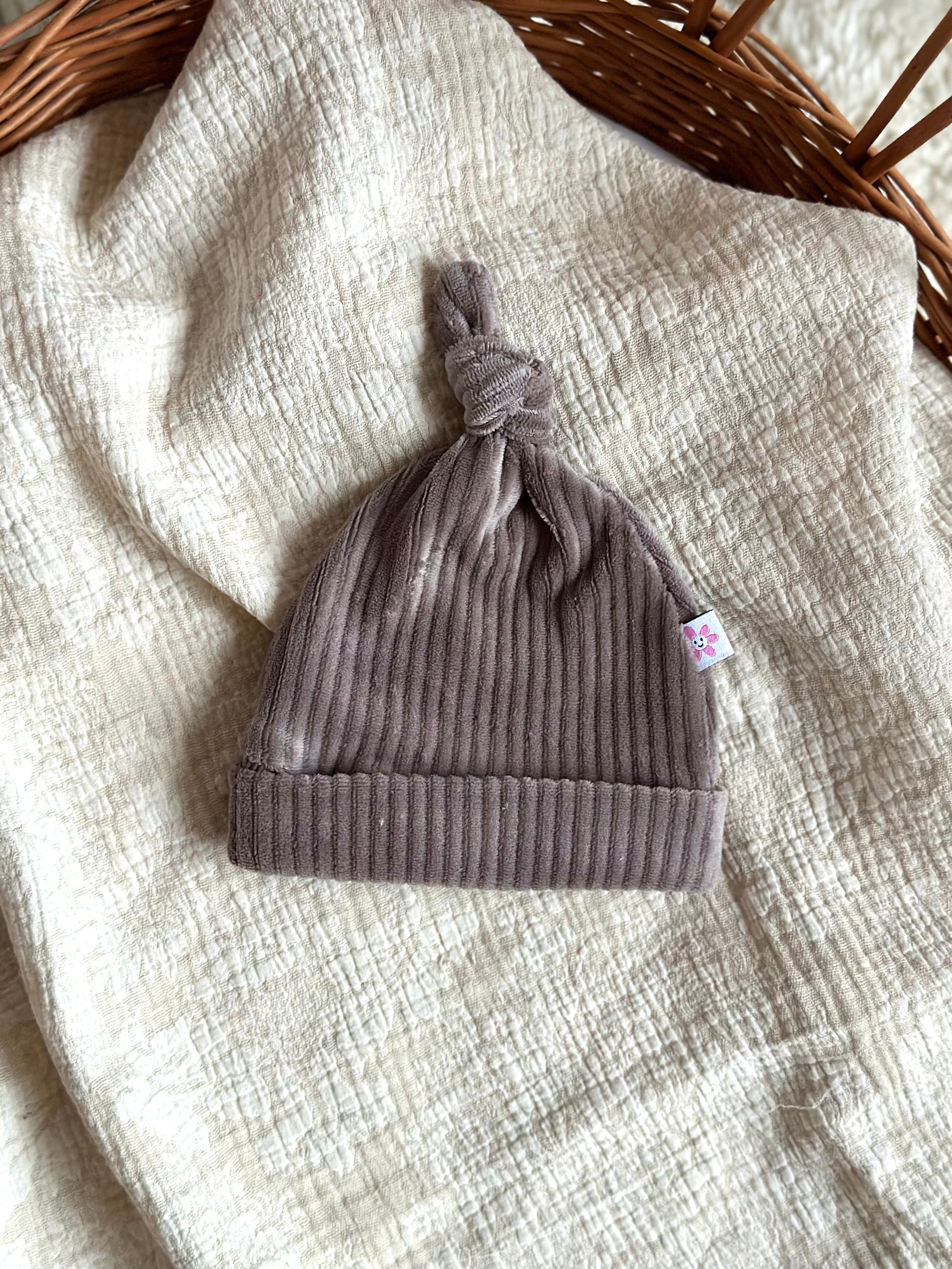 Mutsje - Fluweerl rib taupe - For Your Little Cutie