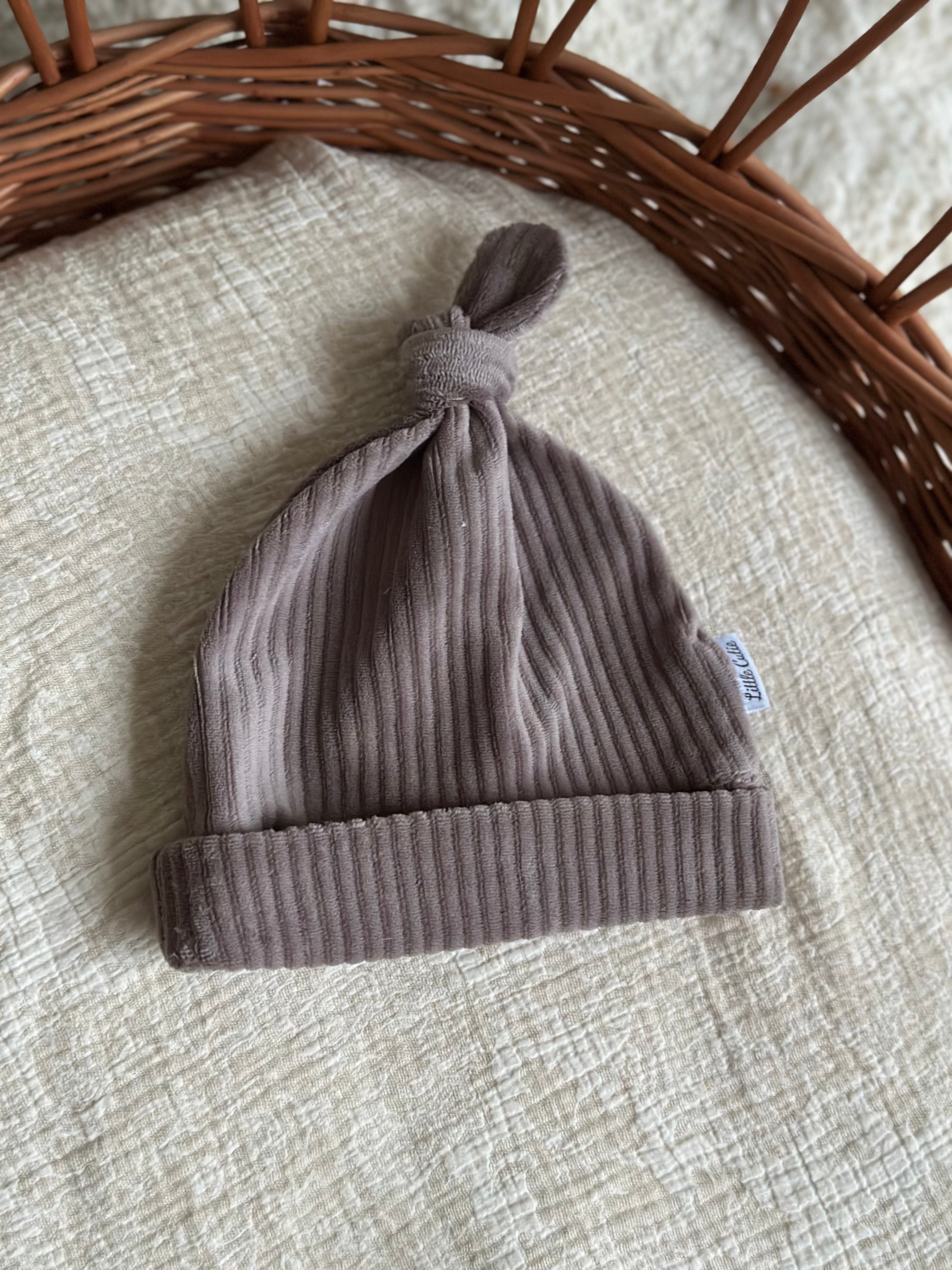 Mutsje unisex - Fluweel rib taupe - For Your Little Cutie