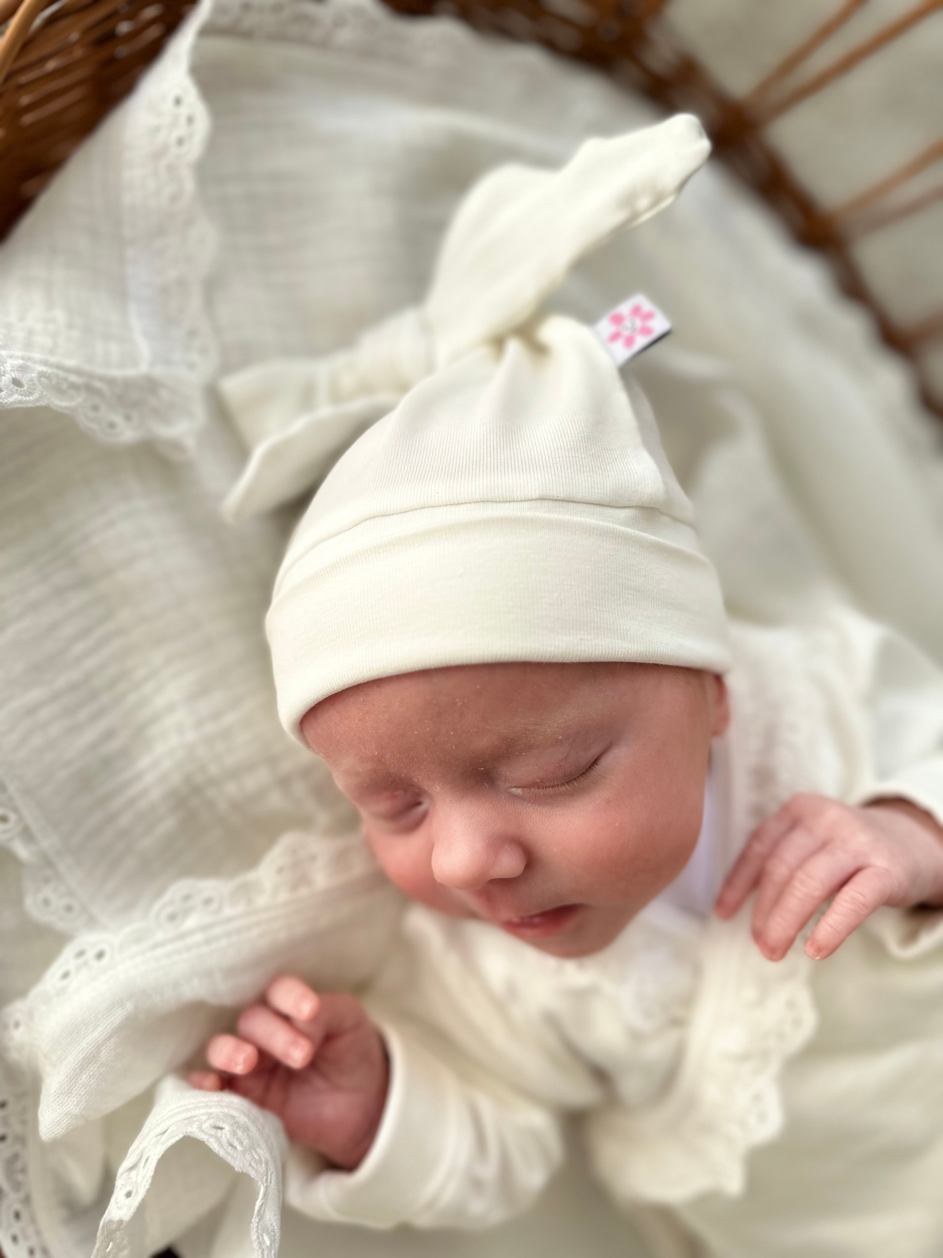 Mutsje strik - wit - For Your Little Cutie