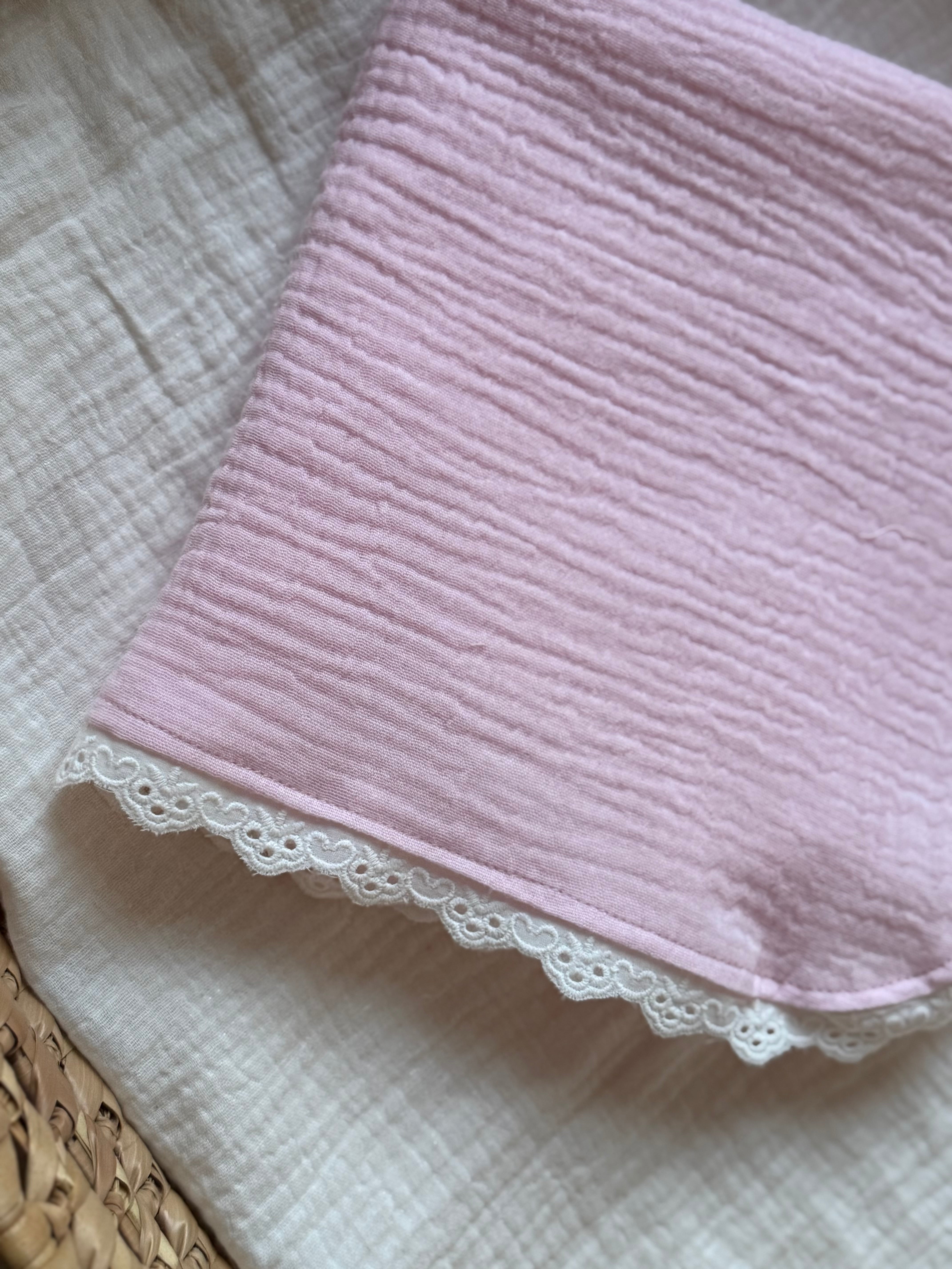 Mousseline doek broderie - Baby roze - For Your Little Cutie