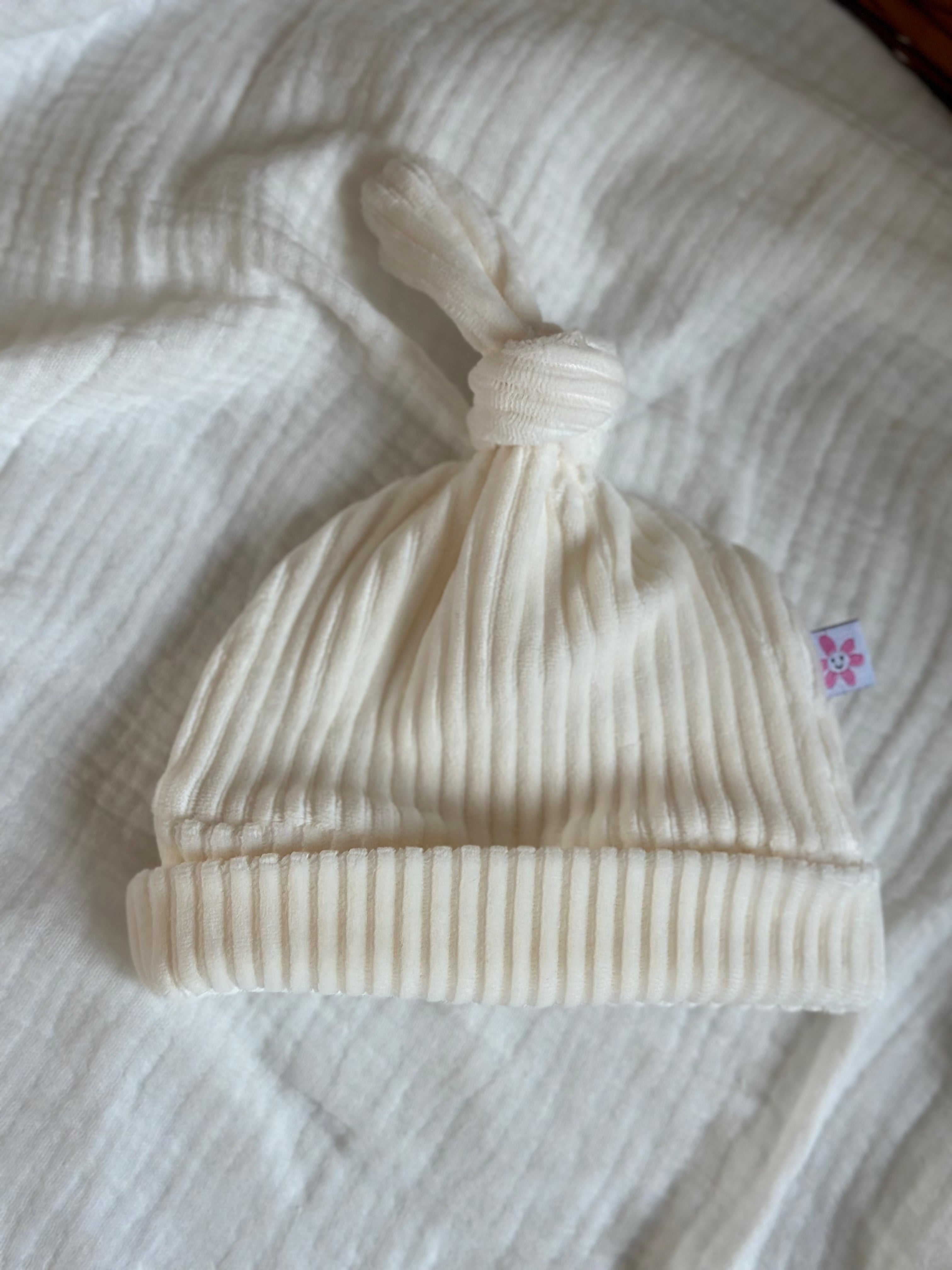 Mutsje - fluweel rib ecru - For Your Little Cutie