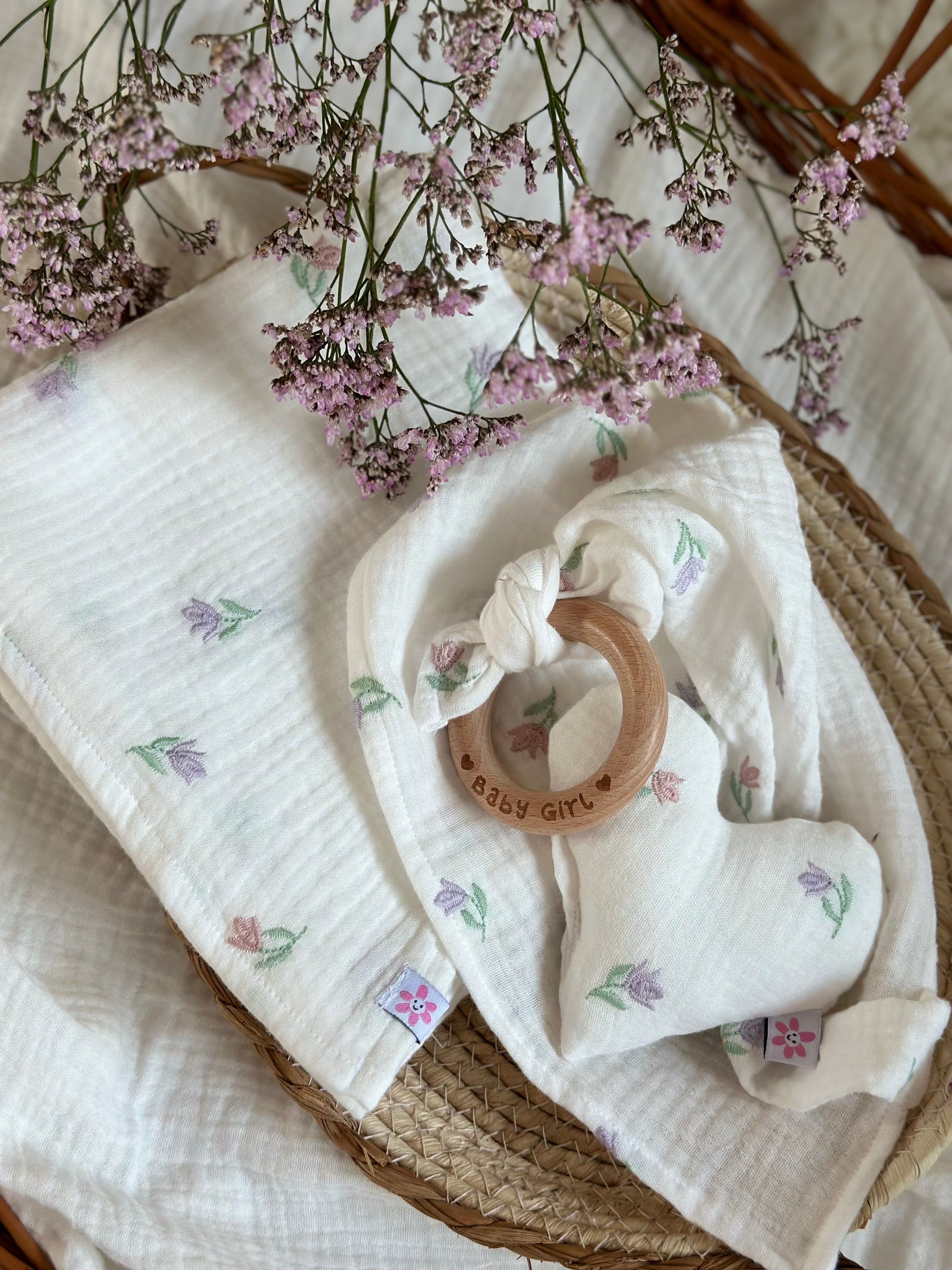 Mousseline - geborduurde bloem - For Your Little Cutie