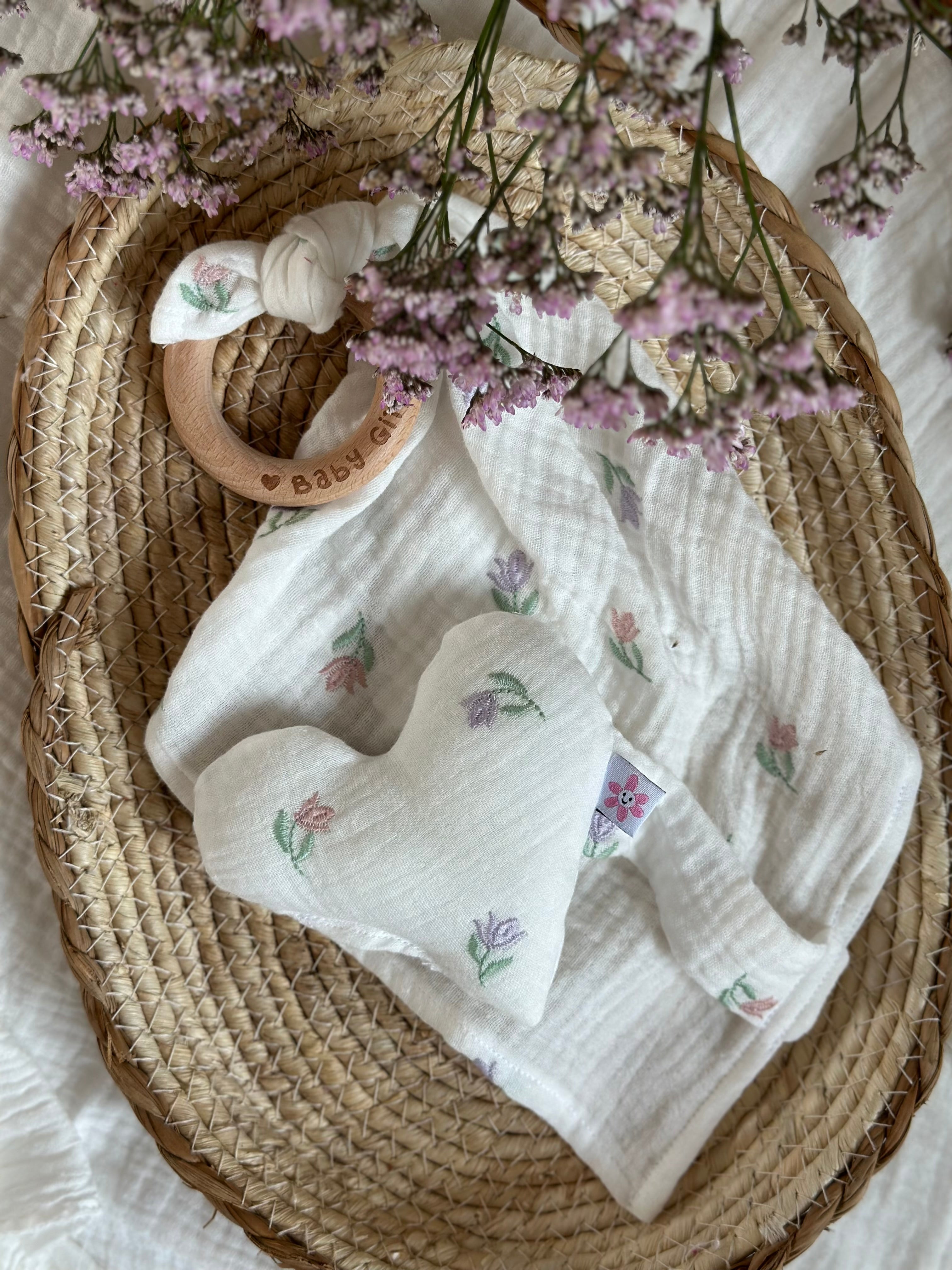 Bijtring swaddle - geborduurde bloem Babygirl - For Your Little Cutie