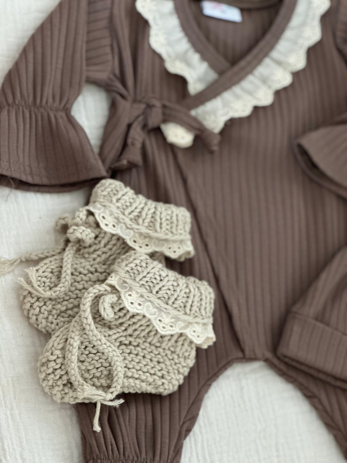 Slofjes broderie - katoen sand - For Your Little Cutie