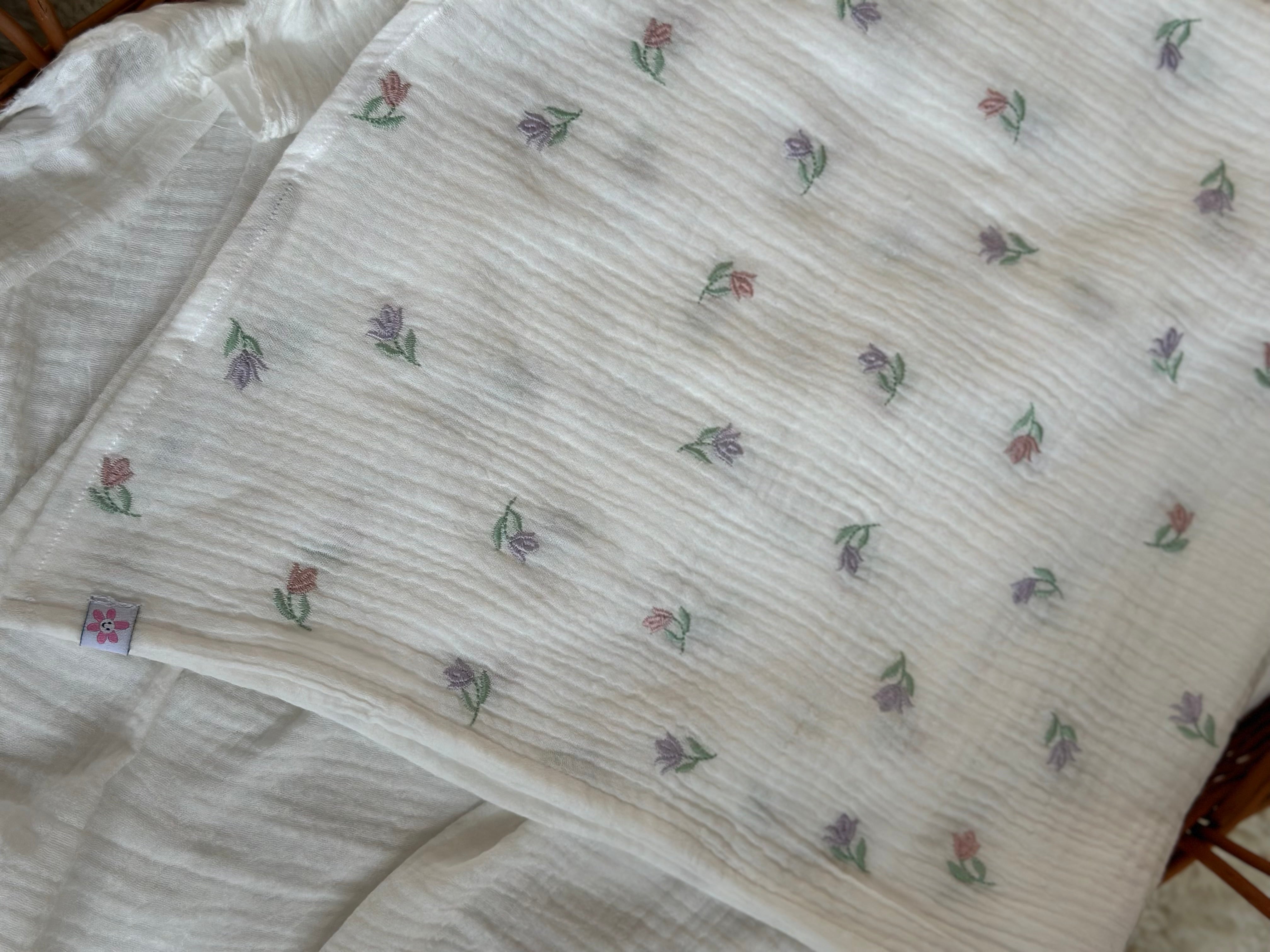 Mousseline - geborduurde bloem - For Your Little Cutie