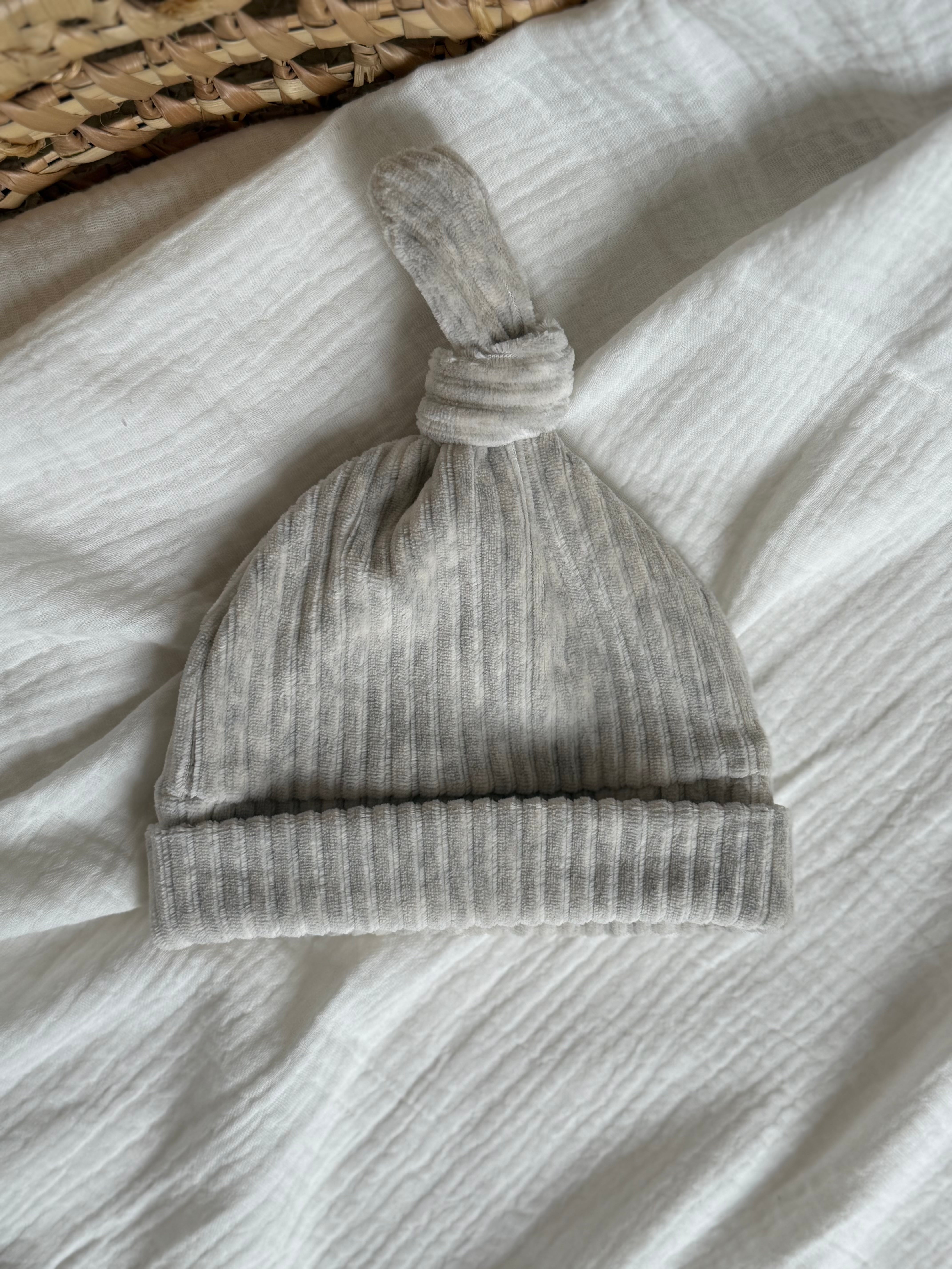 Mutsje - Fluweel Rib Grijs - For Your Little Cutie