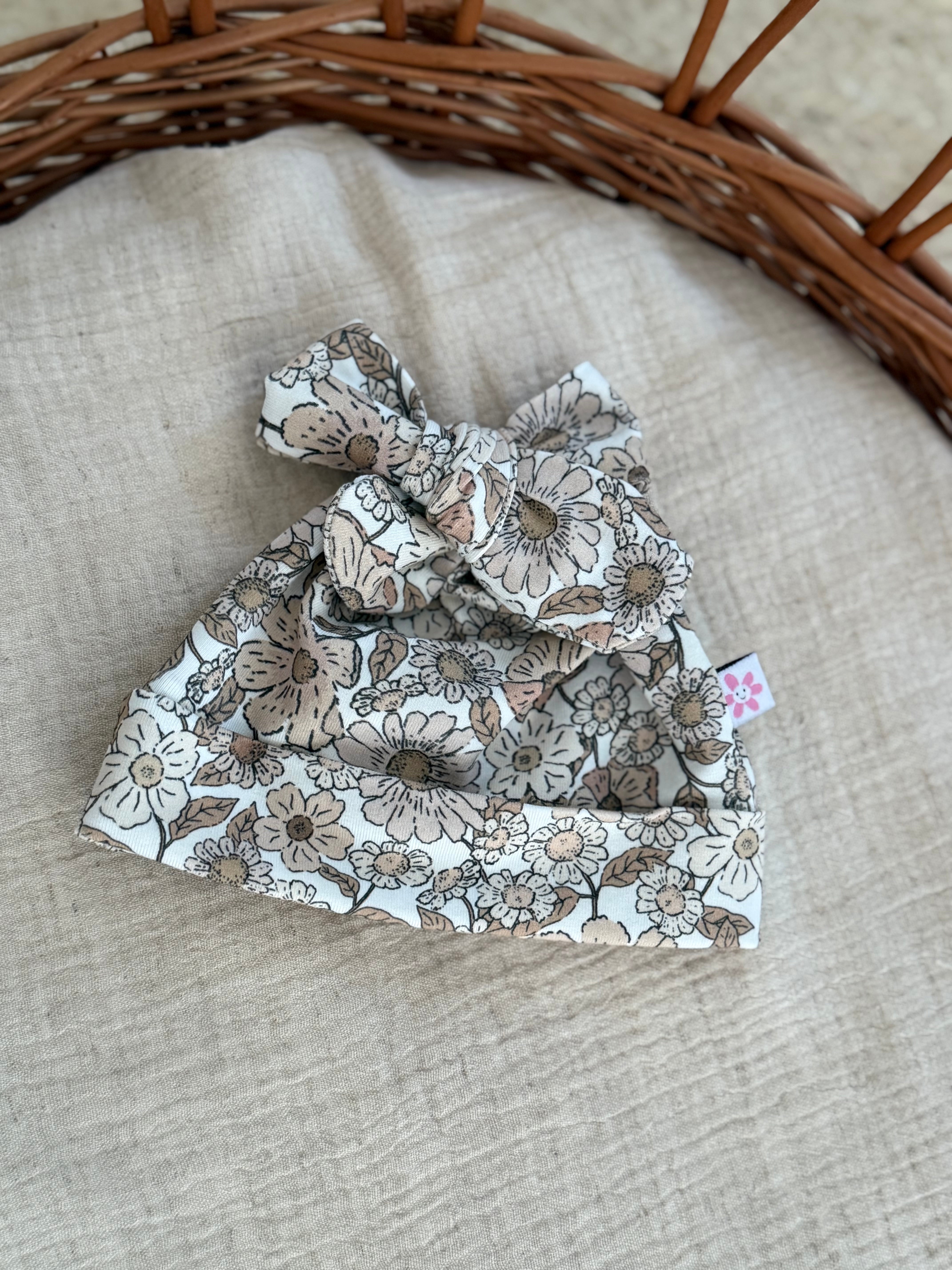 Mutsje strik - retro flower - For Your Little Cutie