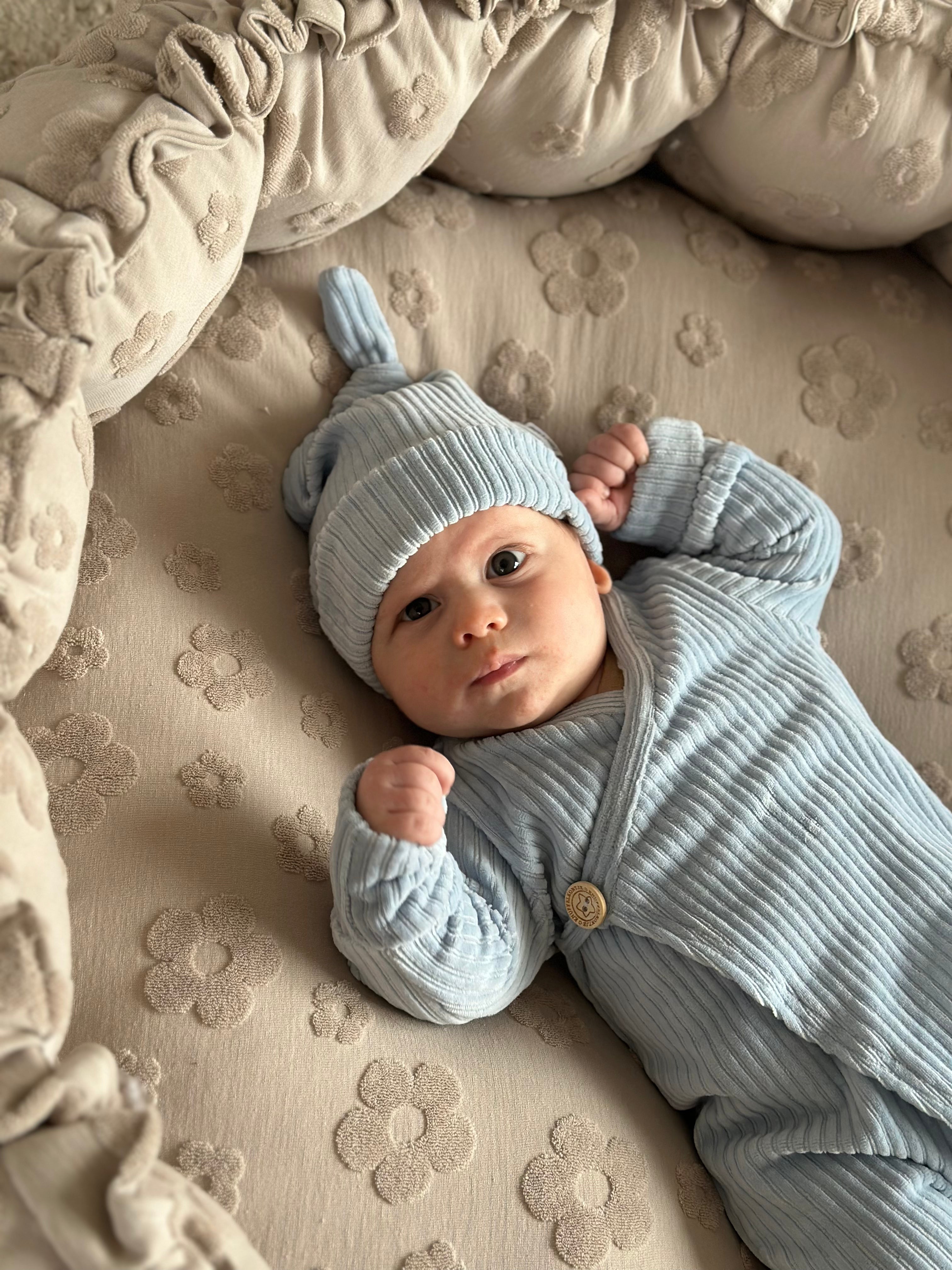 Mutsje unisex - fluweel rib baby blauw - For Your Little Cutie