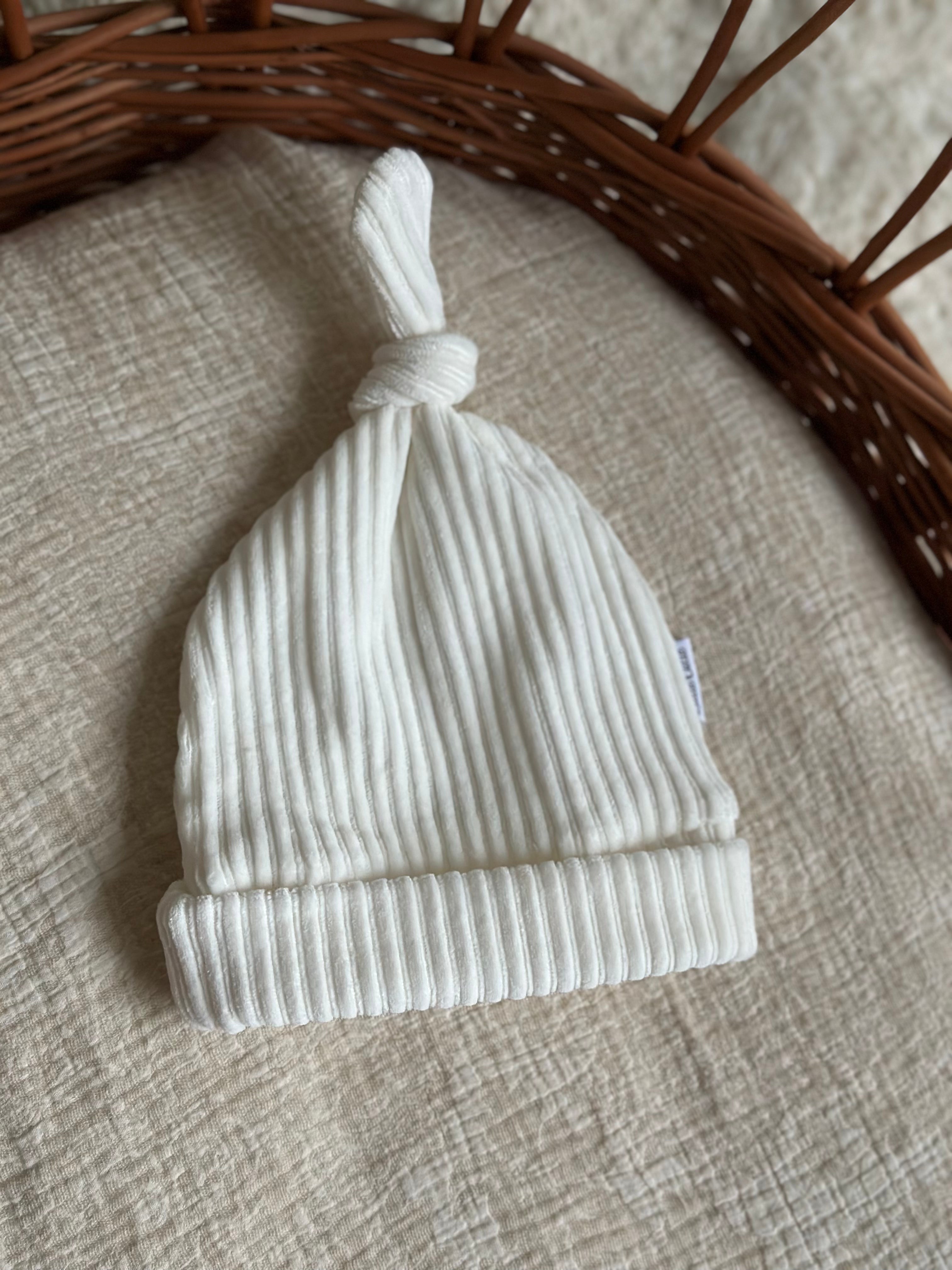 Mutsje unisex - fluweel rib ecru - For Your Little Cutie