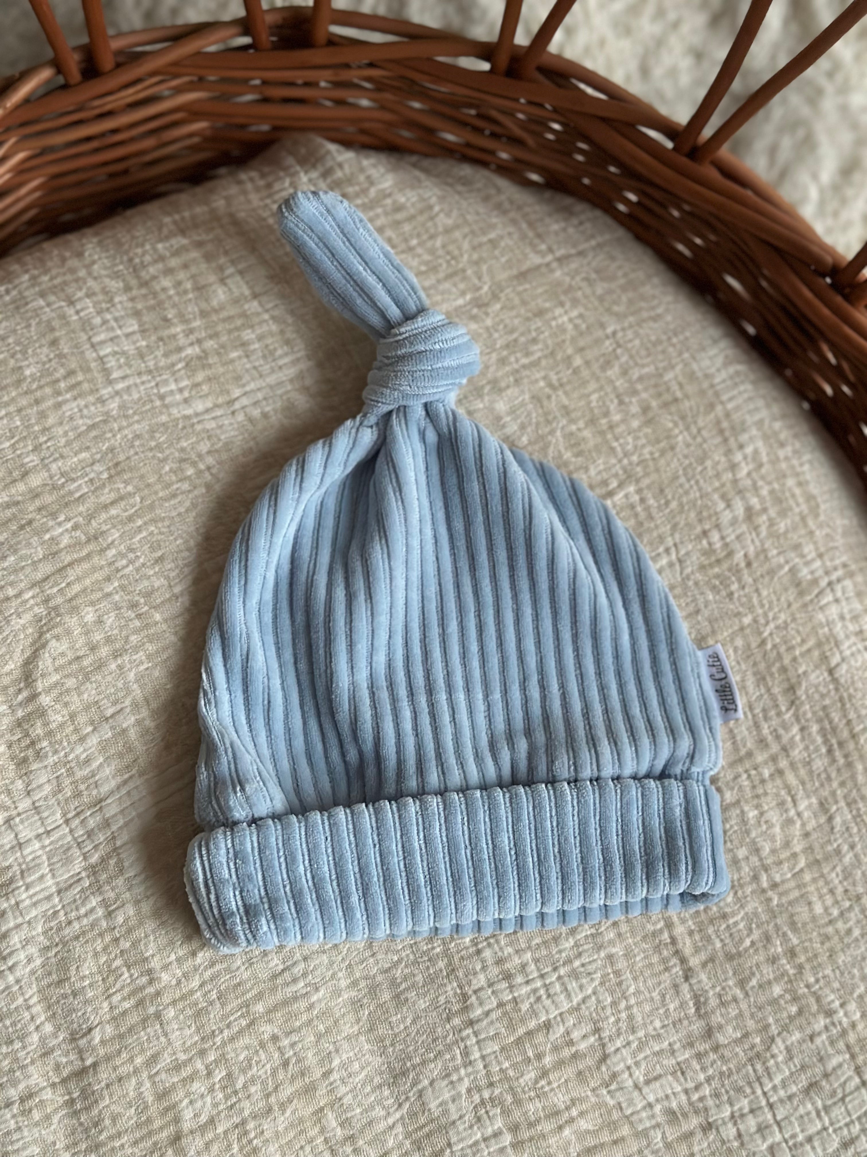 Mutsje unisex - fluweel rib baby blauw - For Your Little Cutie