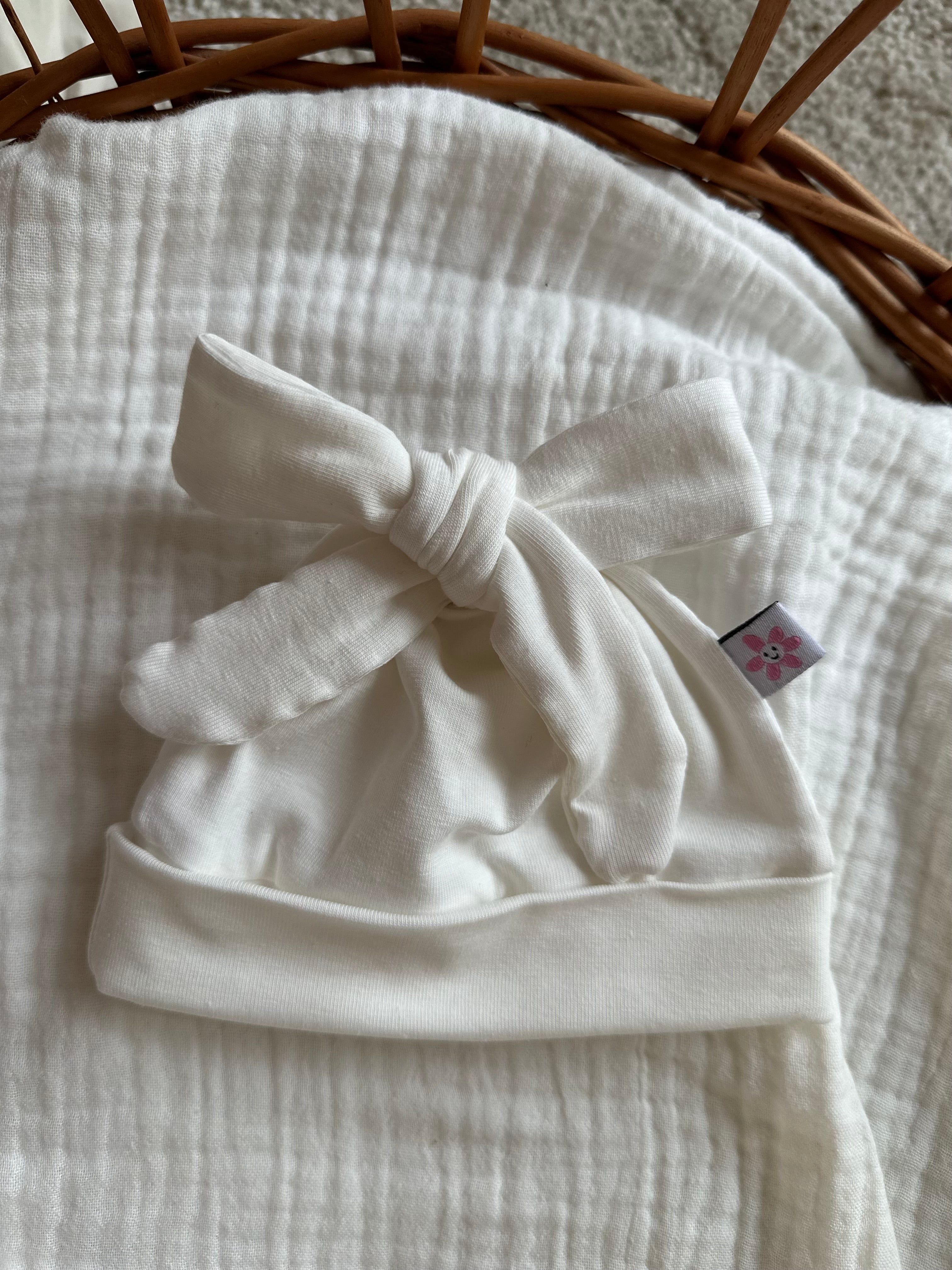 Mutsje strik - wit - For Your Little Cutie